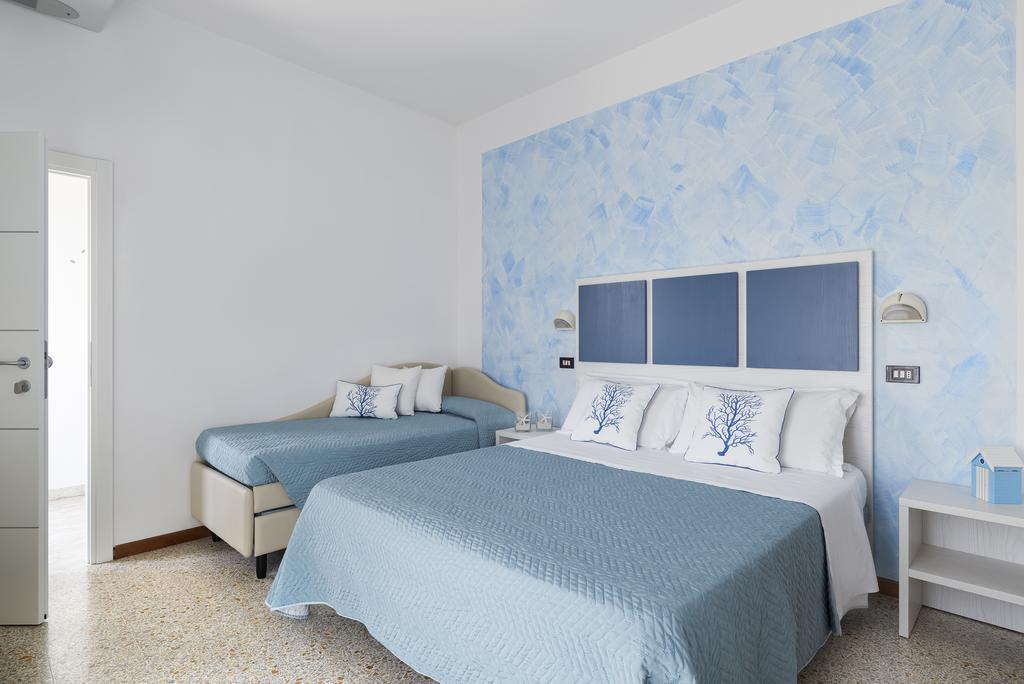 Hotel Capitol Misano Adriatico Exteriör bild